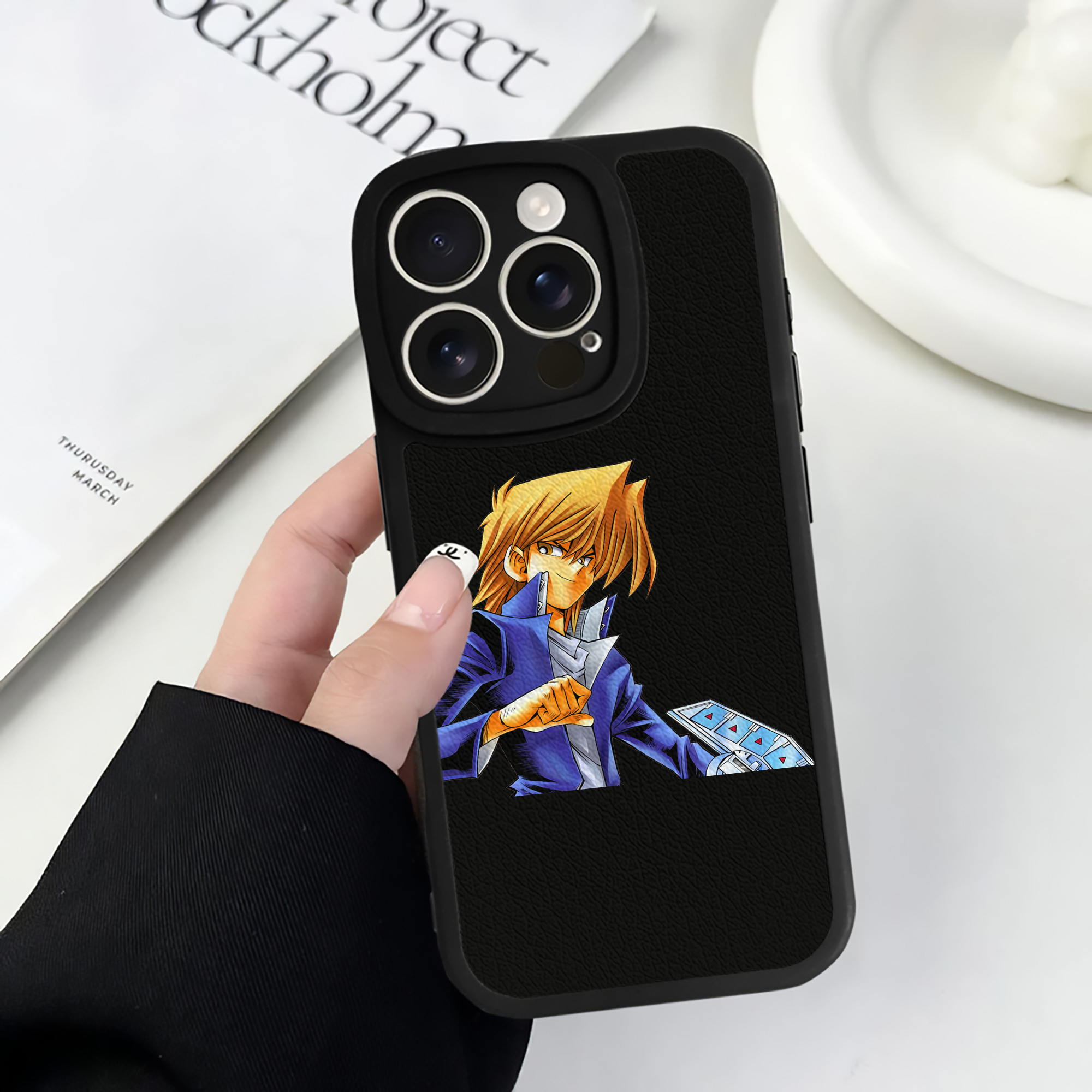 遊☆戯☆王 Yu-Gi-Oh! 【iPhone 16シリーズ対応】シリコンスマホケース（レザー調） 材質：シリコン
